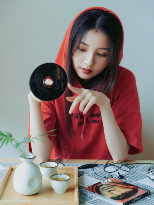 墨西哥队中场卡瓦尼在巴黎奥运会上展现出强大的进攻组织能力，墨西哥瓦哈卡文化